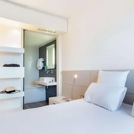 Novotel Centre - Grandes & Confort Centre-ville Отель Перпиньан