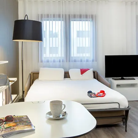 ホテル Novotel Centre - Grandes & Confort Centre-ville 4*