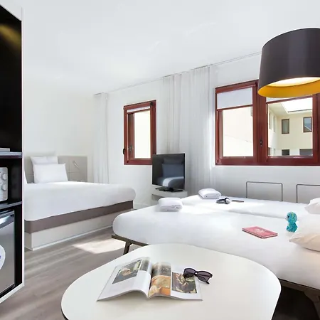 ホテル Novotel Centre - Grandes & Confort Centre-ville 4*