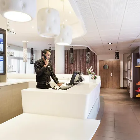 ホテル Novotel Centre - Grandes & Confort Centre-ville 4*