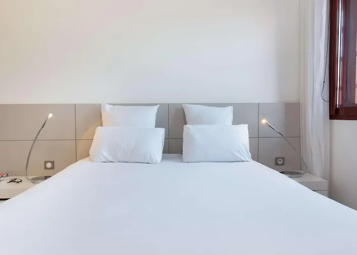 Отель Novotel Centre - Grandes & Confort Centre-ville Перпиньан